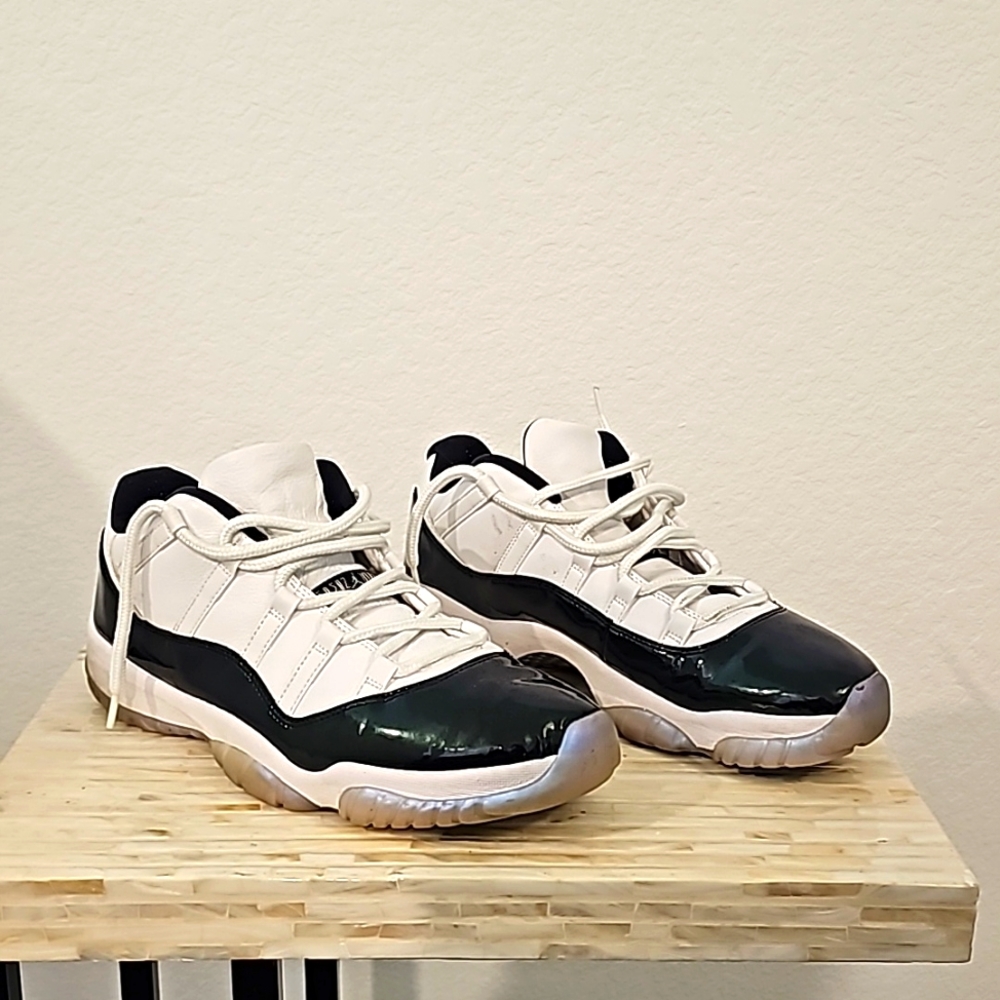 Jordan 11 low emarld green
